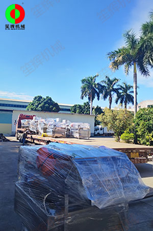兩條蔬果清洗加工設備線裝車交付上海客戶！